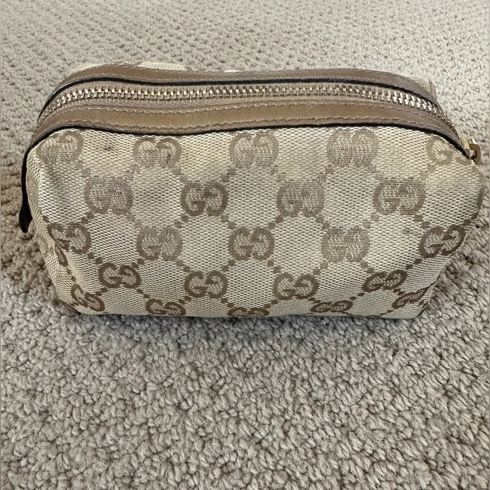 Authentic Y2K Vintage Gucci Brown Logo & Heart Gold Charm Zippered Makeup Bag - Picture 4 of 17